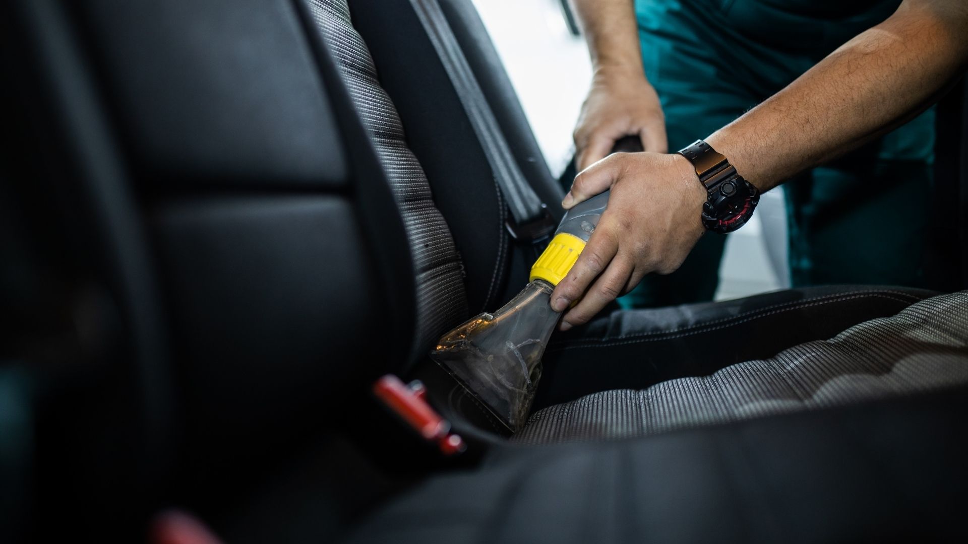Mobile car detailing service in Sylmar CA